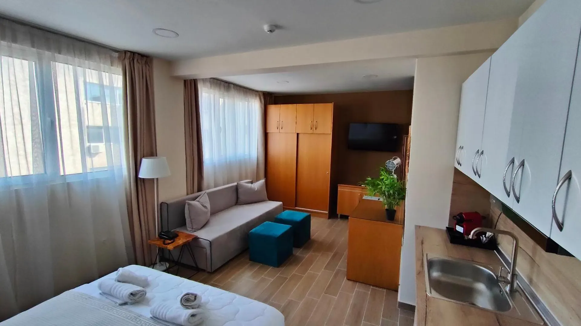 La Place De La Gare Suites - New Subway Station Thessaloniki Apartment