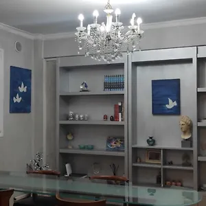 Elegant Luminous Downtown Apartment