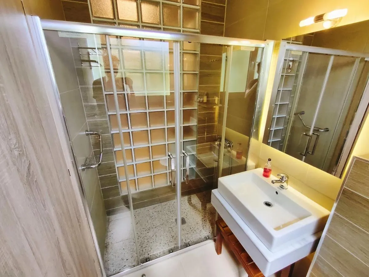 La Place De La Gare Suites - New Subway Station Thessaloniki Apartment